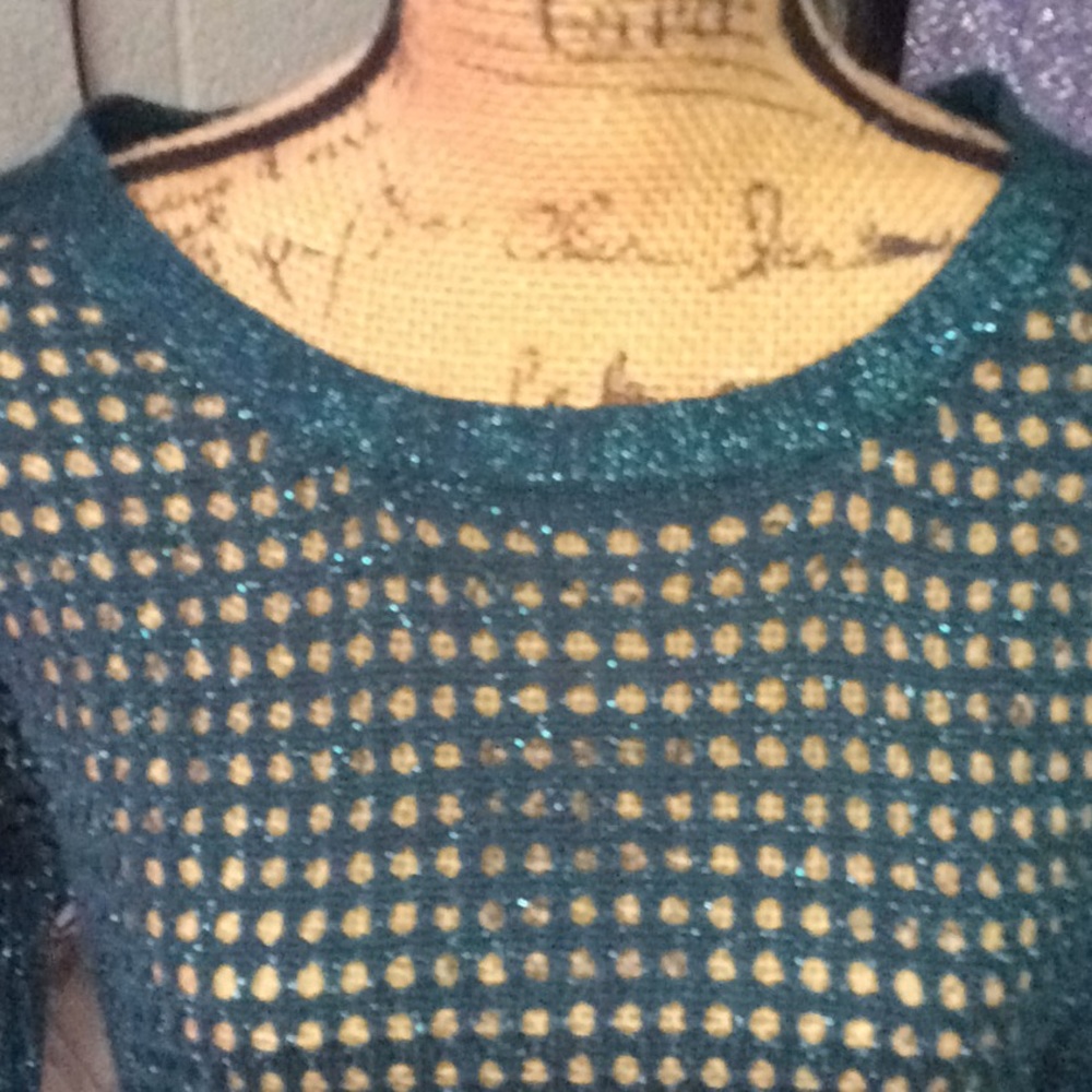 Keyhole Sweater - Picture 2 of 2